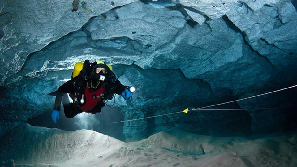 Пештера Ѓоновица нуркање